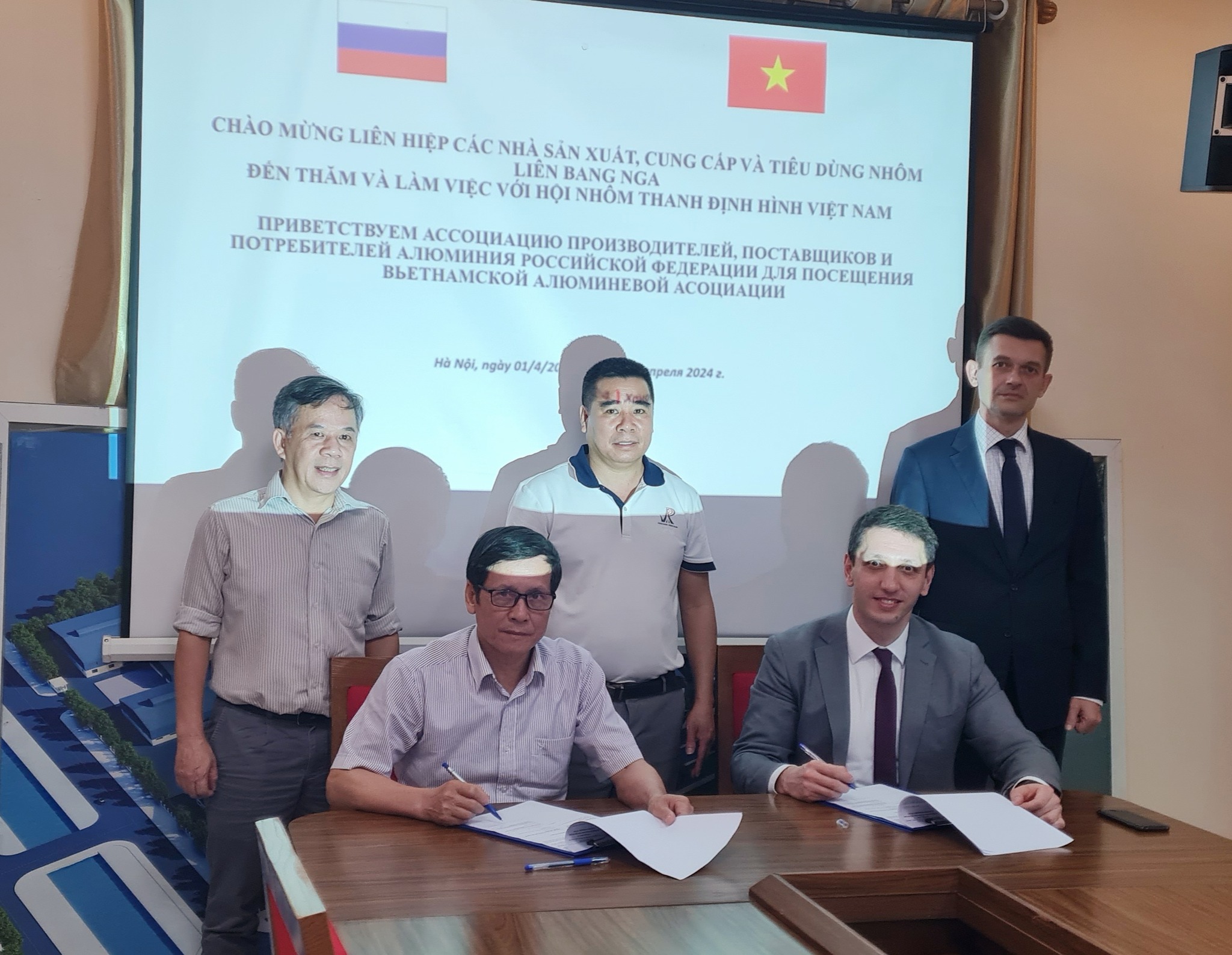 Lãnh đạo VAA tiếp Cơ quan thương mại Nga tại Việt nam và Hiệp hội Nhôm Nga đến thăm và làm việc